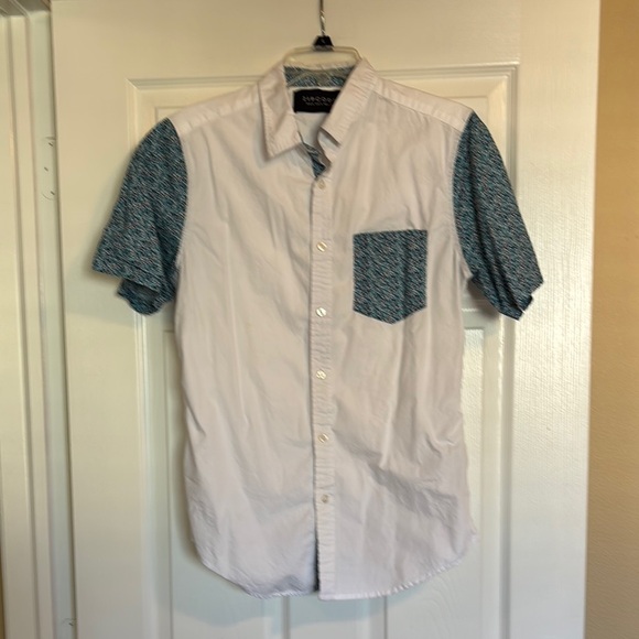 Zipcode men’s white and blue floral short sleeve button down shirt size small - Picture 1 of 9